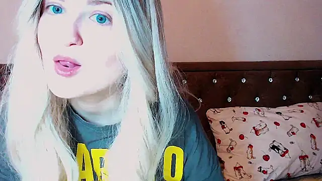 Sara4uu online show from 10.16.25