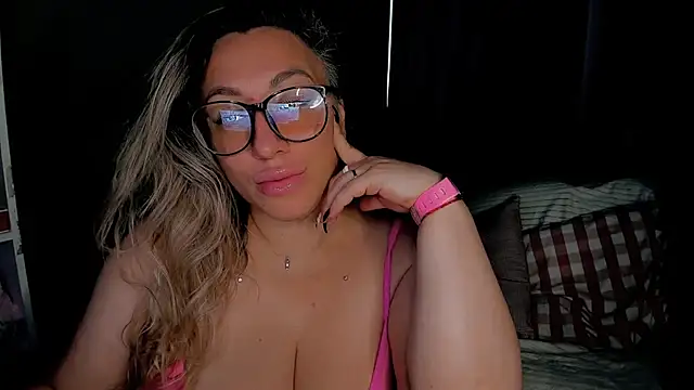 Snapshot of CumOnMy_Tits chatting on 10.14.25 CumOnMy Tits online show from 10.14.25