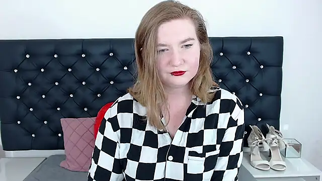 LaraDream online show from 02.17.25