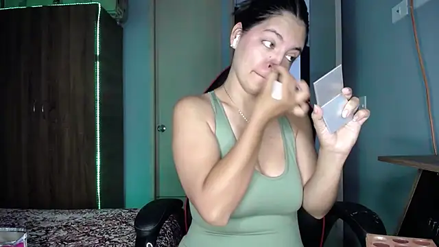 Snapshot of susan_smith18 chatting on 12.01.25 susan smith18 online show from 12.01.25